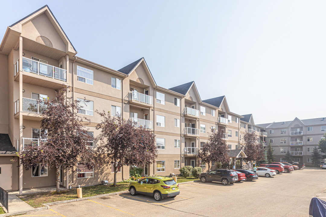 Hollick Kenyon Pointe in Edmonton, AB - Building Photo