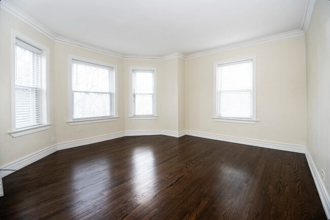 3643 N Hoyne Ave, Unit 3701 -2 in Chicago, IL - Foto de edificio - Building Photo