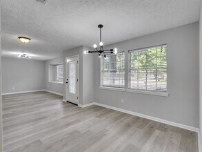 3202 Lakehaven Dr in Houston, TX - Foto de edificio - Building Photo