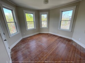 240 Allston St, Unit 1 in Cambridge, MA - Foto de edificio - Building Photo