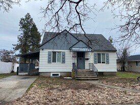 805 6th St in Cheney, WA - Building Photo