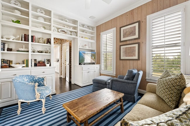64 Tradewind Ct