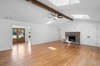 3940 Shady Hill Dr in Dallas, TX - Building Photo - Building Photo