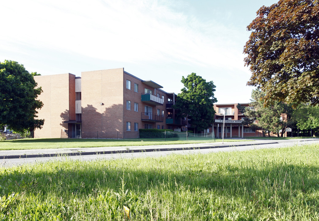 HUNTINGFIELD MANOR in Toronto, ON - Building Photo