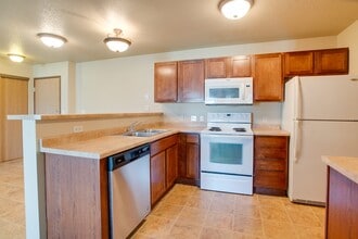 Waterstone Apartments in Moorhead, MN - Foto de edificio - Building Photo