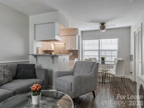 406 W 9th St in Charlotte, NC - Foto de edificio - Building Photo