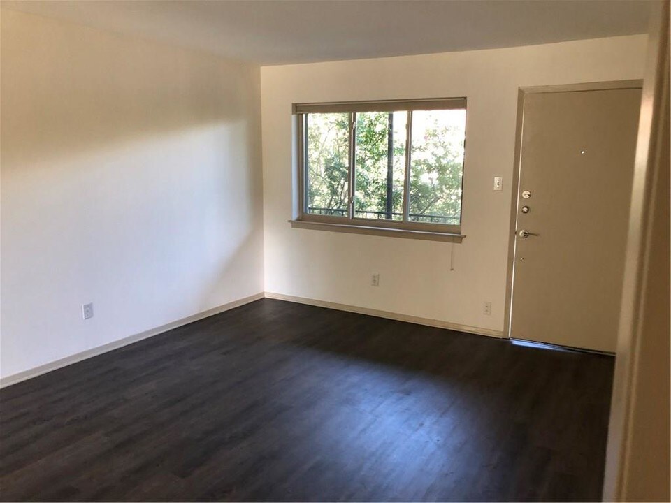 5808 Oram St-Unit -203 in Dallas, TX - Building Photo