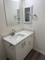 725 W Fletcher Ave in Orange, CA - Building Photo