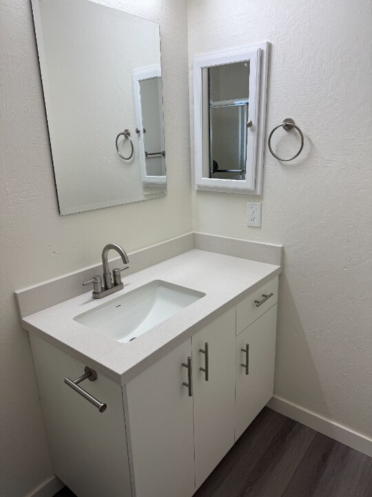 725 W Fletcher Ave in Orange, CA - Building Photo