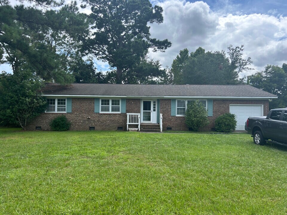 126 Jamaica Dr in Wilmington, NC - Building Photo