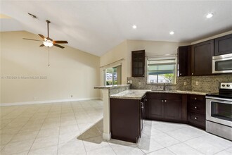 3562 Southern Orchard Rd W in Davie, FL - Foto de edificio - Building Photo