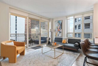 747 N Wabash Ave in Chicago, IL - Building Photo - Building Photo