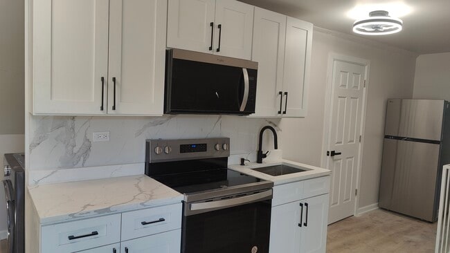 3038 W 40th St, Unit 3
