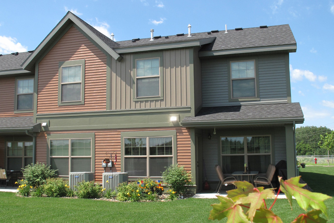 River Rock Townhomes in Little Falls, MN - Building Photo