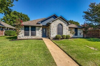 4905 Creekridge Ln in Garland, TX - Foto de edificio - Building Photo