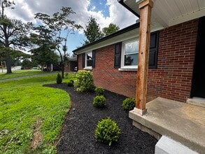 1821 Blue Ridge Dr in Lexington, KY - Foto de edificio - Building Photo