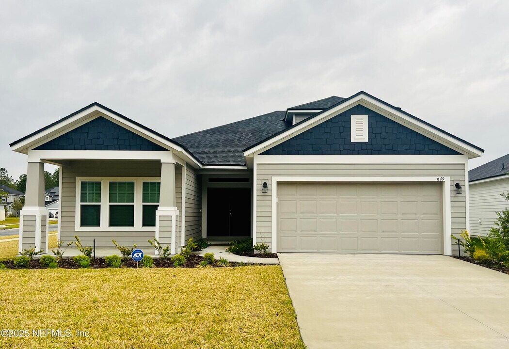 649 Sycamore Wy in Orange Park, FL - Building Photo