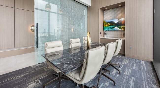 216 Brazos St, Unit A-4510 in Austin, TX - Foto de edificio - Building Photo