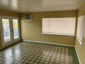 2583 N Palm Canyon Dr in Palm Springs, CA - Building Photo - Building Photo