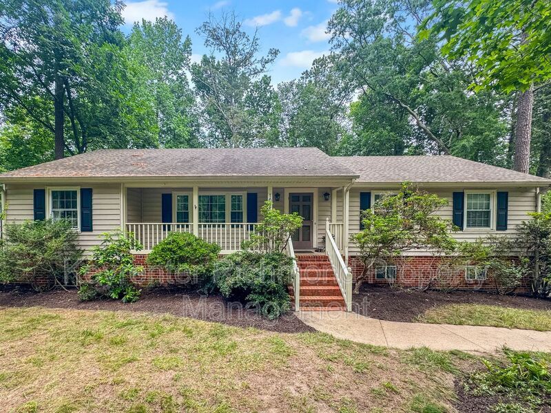 10210 Falconbridge Dr in Richmond, VA - Building Photo