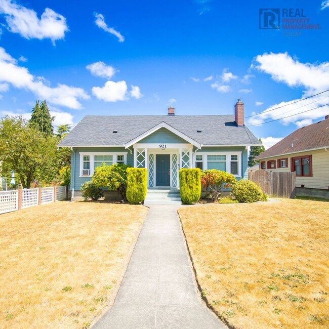 property at 921 N Alder St