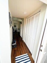 242 SW 4th Ave, Unit 1 in Miami, FL - Foto de edificio - Building Photo
