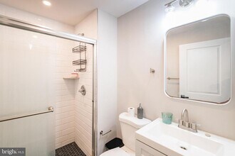 1256 N Myrtlewood St in Philadelphia, PA - Building Photo - Building Photo
