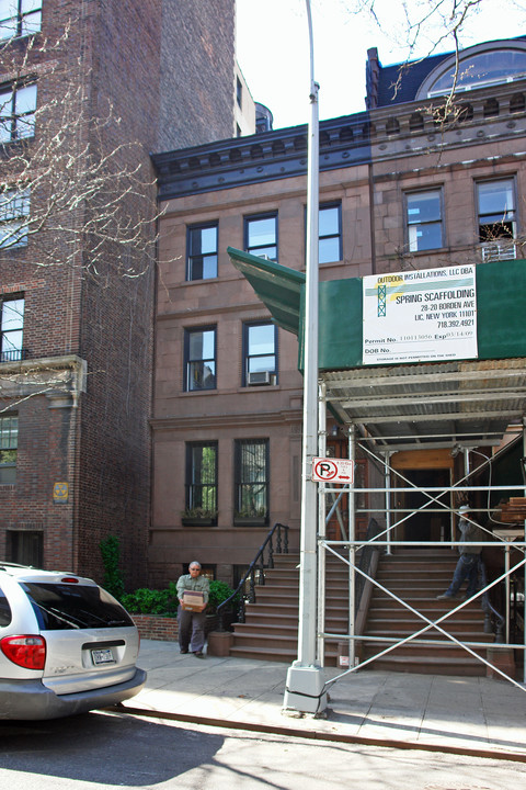 46 W 84th St in New York, NY - Building Photo