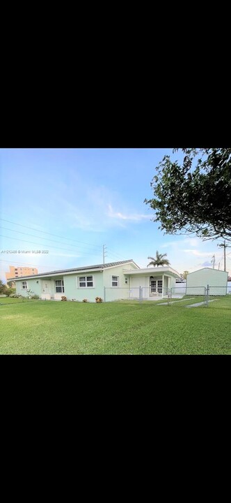 238 SE 2nd St in Dania Beach, FL - Foto de edificio