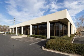 The James in Irvine, CA - Building Photo - Building Photo