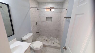 1801 Cortez St, Unit Rear in Laredo, TX - Foto de edificio - Building Photo