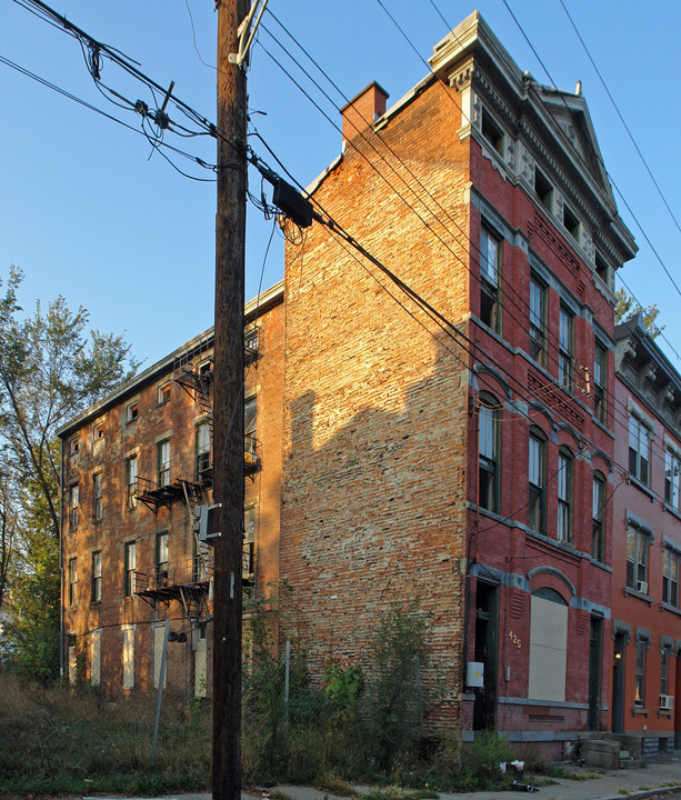 425 Whiteman St in Cincinnati, OH - Building Photo