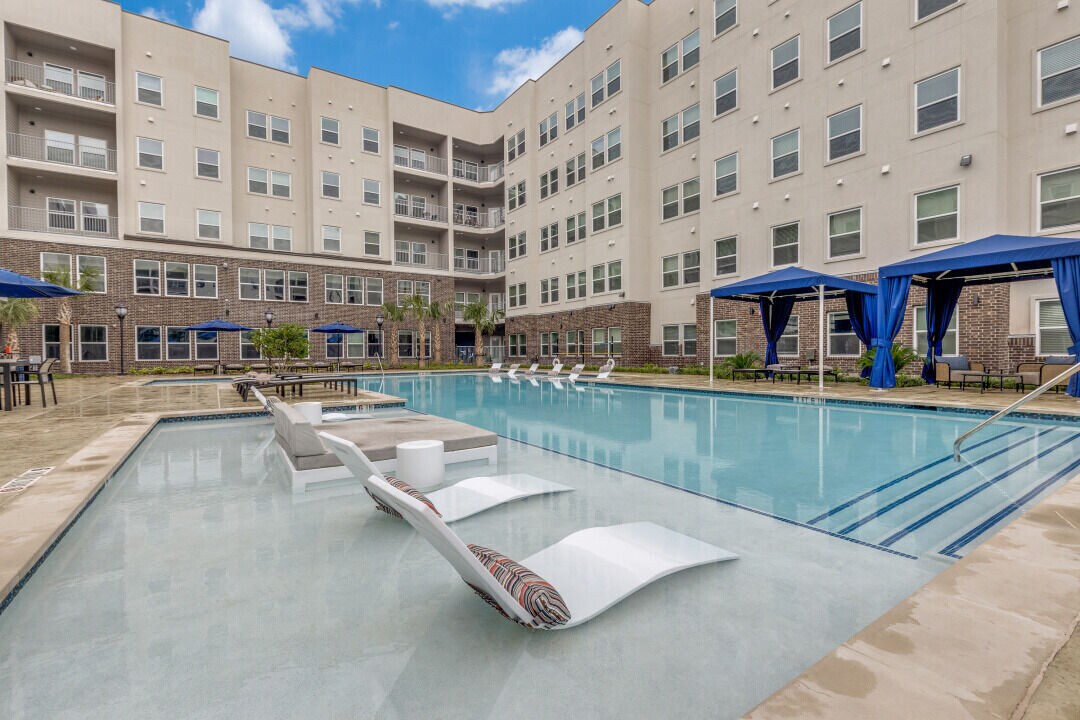 Cove at Galveston Yacht Basin in Galveston, TX - Foto de edificio