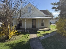 211 W Main St in Cecilia, KY - Building Photo