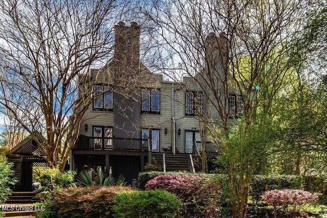 property at 1308 Roxbury Ct