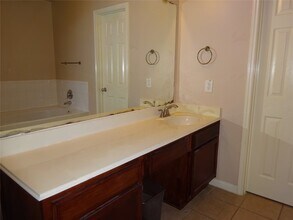 4918 Landward Ln in Houston, TX - Foto de edificio - Building Photo