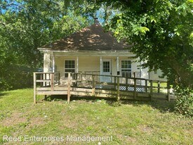 2022 N Roosevelt Ave