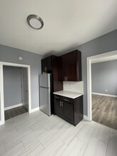 108 Kennedy Blvd, Unit 13 in Bayonne, NJ - Foto de edificio - Building Photo