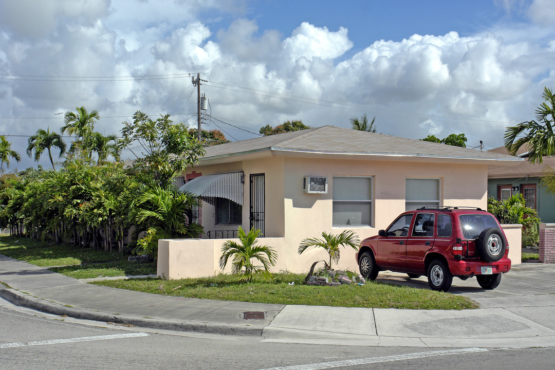 4465 W Flagler St in Miami, FL - Building Photo