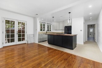 720 N Harper Ave in Los Angeles, CA - Building Photo - Building Photo
