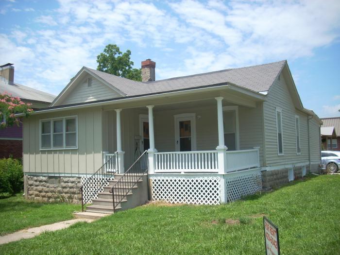 141 Grover St in Warrensburg, MO - Building Photo