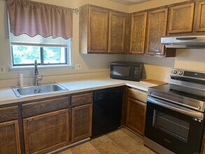 309 High Path Rd in Windsor, CT - Building Photo - Building Photo