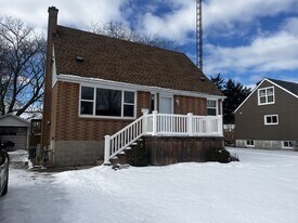 253 Lillian St in Sarnia, ON - Building Photo