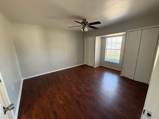 1209 Shady Ln in Garland, TX - Foto de edificio - Building Photo