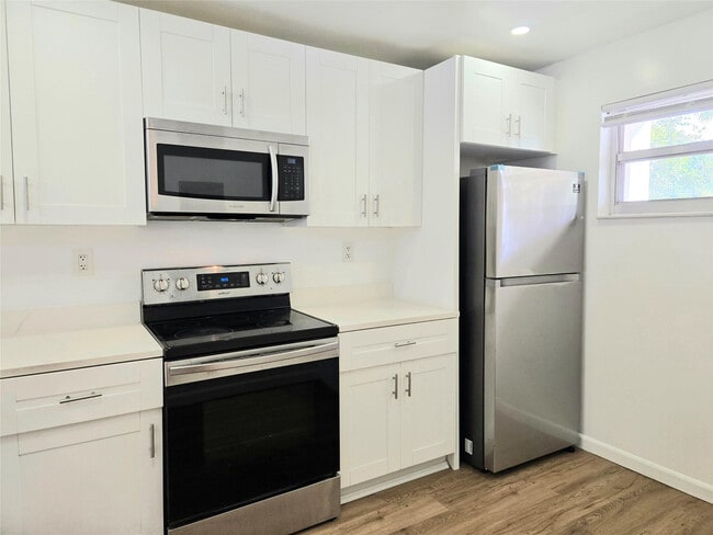 1100 NW 87th Ave in Coral Springs, FL - Building Photo - Building Photo