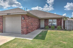 3004 S B St in Rogers, AR - Building Photo