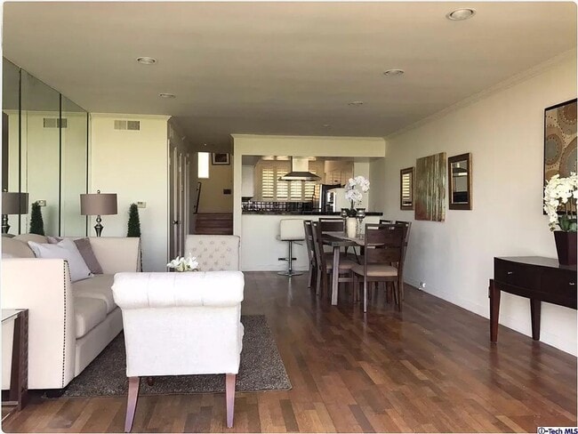 4579 Don Ricardo Dr in Los Angeles, CA - Building Photo - Building Photo