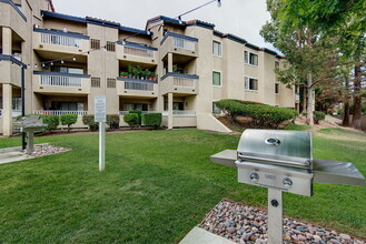 Parkside Court in Santa Ana, CA - Building Photo - Building Photo