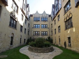 5653 N Spaulding Ave in Chicago, IL - Building Photo