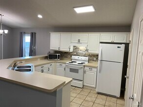 327 Mizzen Ln in Pensacola, FL - Building Photo - Building Photo